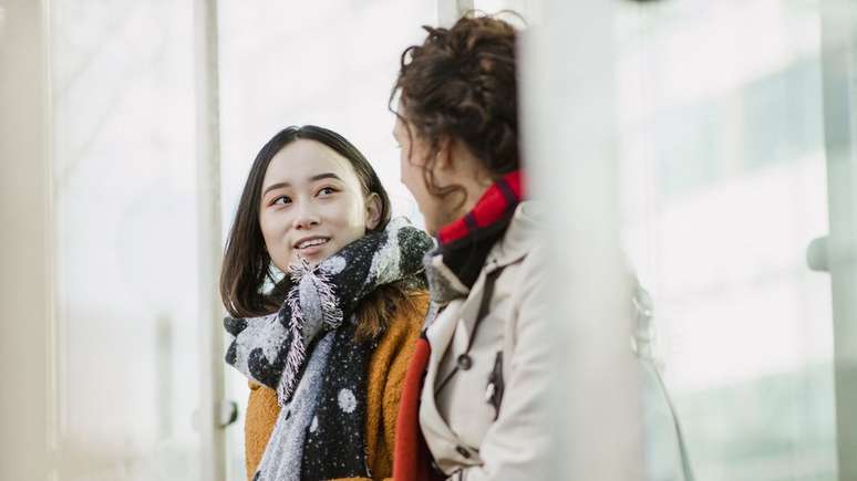 N&atilde;o espere que algu&eacute;m inicie a conversa, voc&ecirc; pode tomar a iniciativa