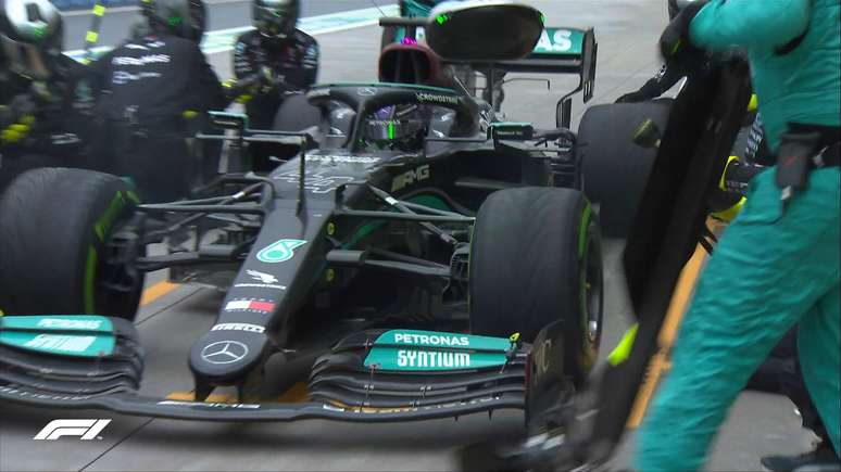 Lewis Hamilton fazendo sua parada