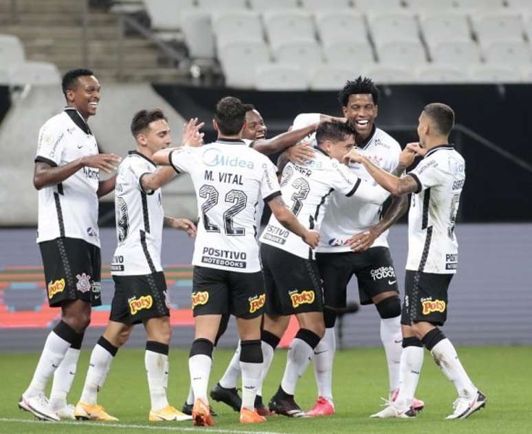 Corinthians faz goleada histórica contra o Palmeiras e vai à final