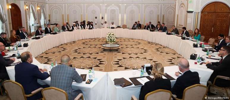 Países envolvidos em diálogo com o Talibã afirmam que conversas não significam reconhecimento oficial do governo