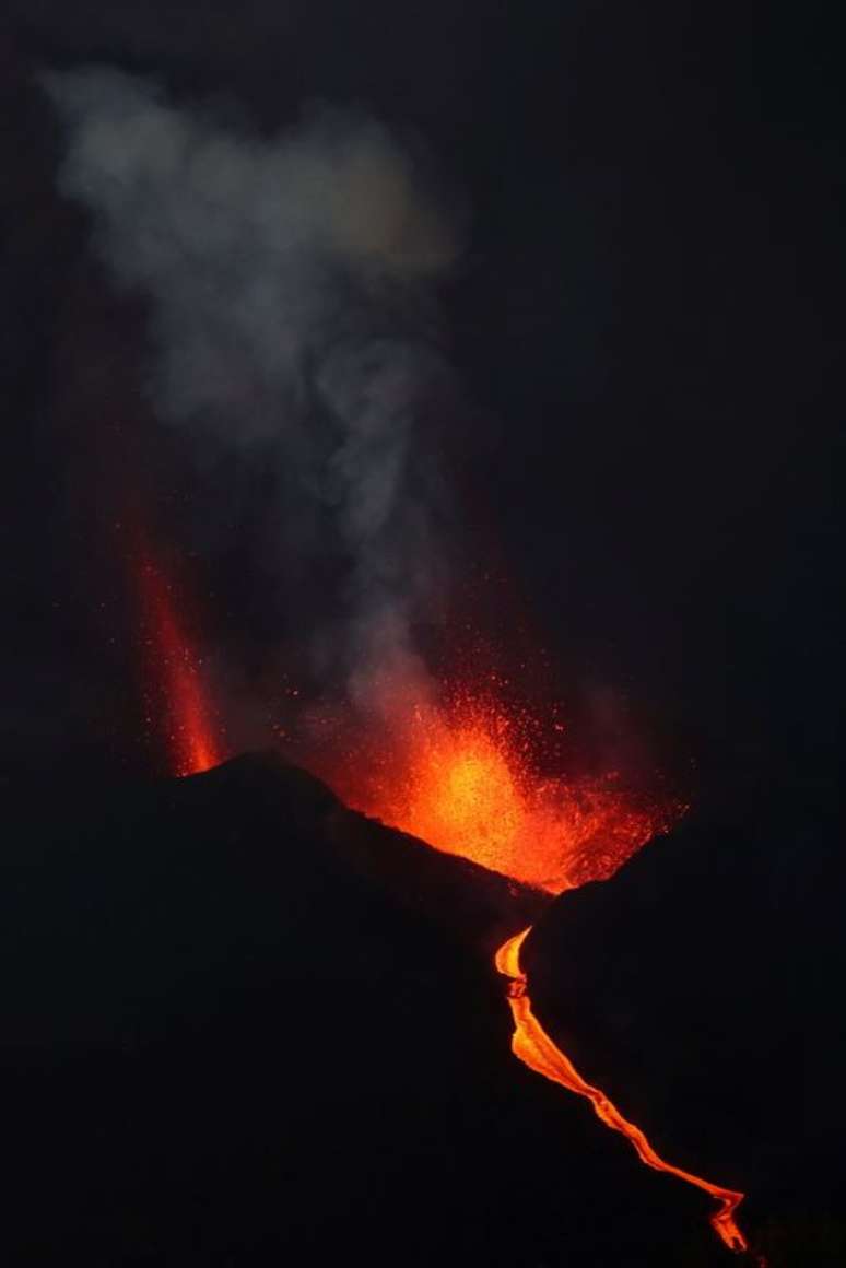 Vulcão Cumbre Vieja continua em atividade na ilha de La Palma. 12/10/2021. REUTERS/Sergio Perez
