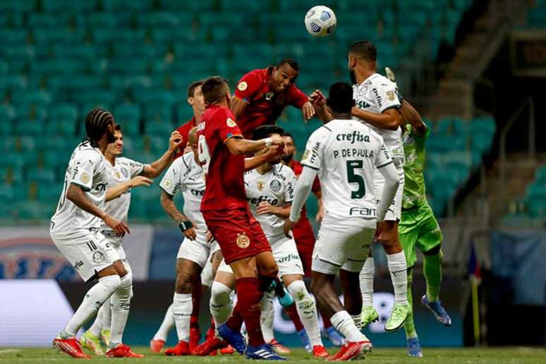 O Bahia jogou os últimos minutos da partida com um homem a mais (Foto: Felipe Oliveira / EC Bahia)