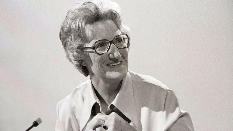 Cicely Saunders é considerada uma das figuras pioneiras nos cuidados paliativos modernos