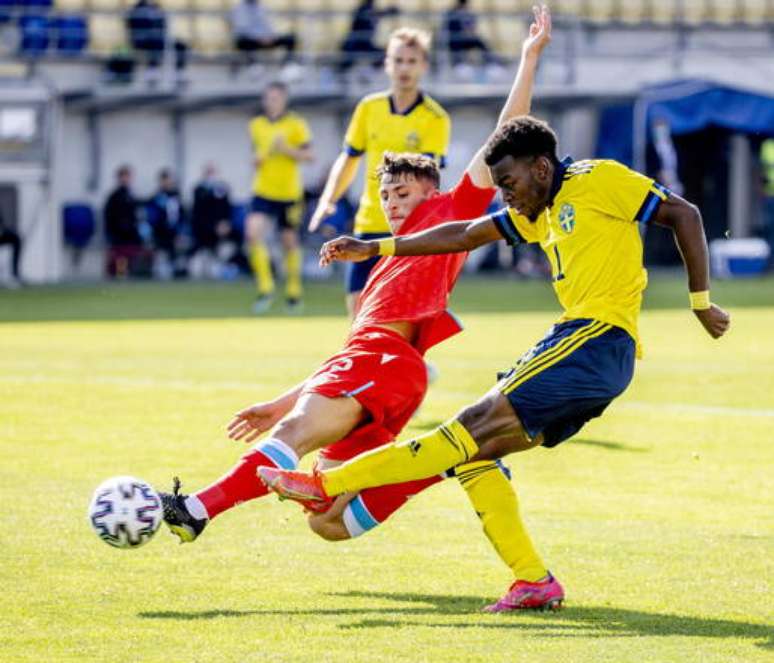 Anthony Elanga acusou um jogador italiano de tê-lo insultado racialmente