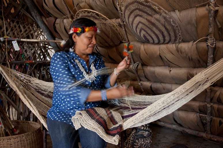 Ind&iacute;gena waorani do Equador exibe trabalho em cidade de Coca
15/08/2013
REUTERS/Guillermo Granja
