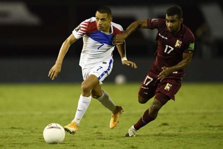 Venezuela bateu o Chile por 2 a 1 no primeiro turno das Eliminatórias Sul-Americanas (Foto: FEDERICO PARRA / AFP)