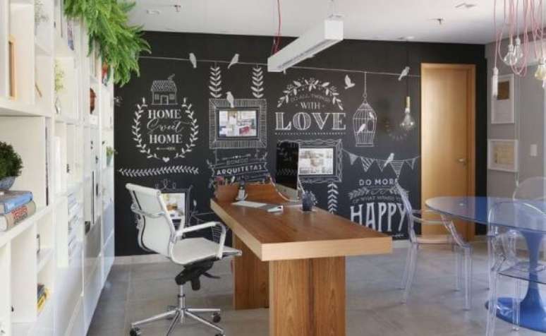 6. Lettering na parede da sala comercial &ndash; Foto GF Projetos