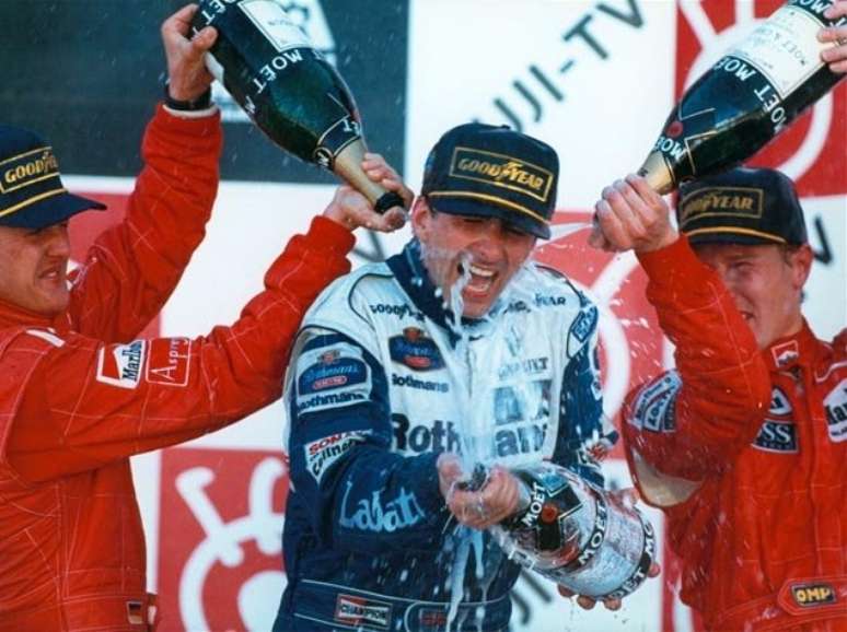 Damon Hill festeja seu único título mundial de F1, após vencer o GP do Japão de 1996 
