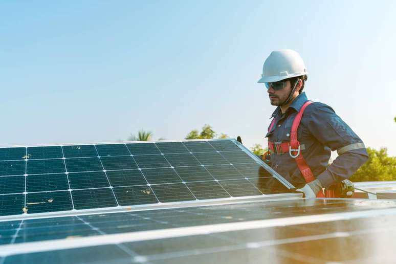 Apesar do alto custo de instalação, a energia solar é um ótimo investimento a longo prazo