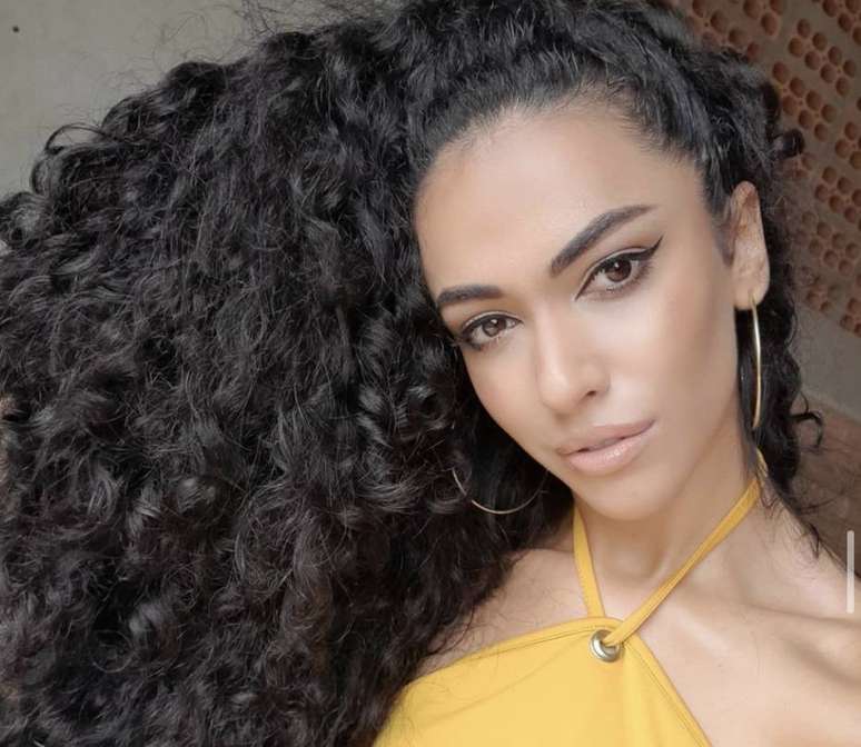 A modelo Bruna Valim é eleita a primeira negra Miss Santa Catarina  