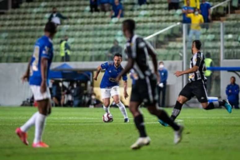 Muitos bons lances foram criados no duelo Raposa e Fogão, mas a rede não balançou no horto-(Foto: Bruno Haddad/Cruzeiro)