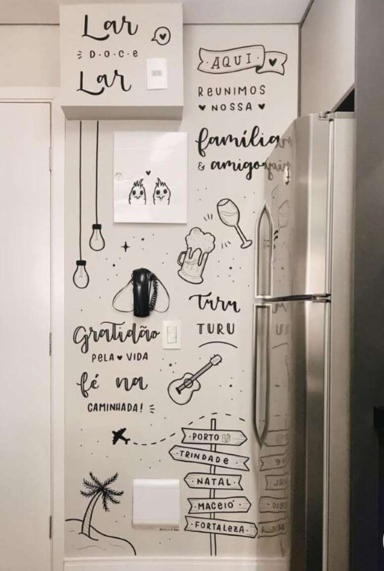 22. Parede da cozinha com letterig &ndash; Foto Leticia Borges Hand Lettering