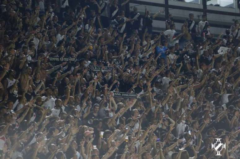 Torcida do Vasco estará presente em São Januário no duelo contra o líder Coritiba (Foto: Rafael Ribeiro / Vasco)