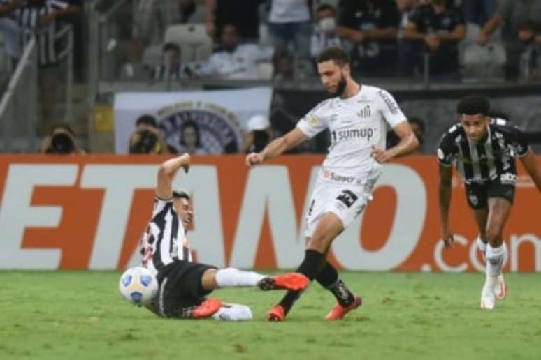O Galo questionou  muito a arbitragem da partida por pênaltis não marcados-(Foto: Ivan Storti/Santos FC)
