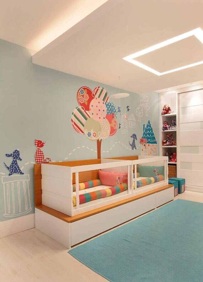 9. Adesivo de parede para decoração de quarto de bebê unissex – Foto: Nayara Macedo Arquitetura