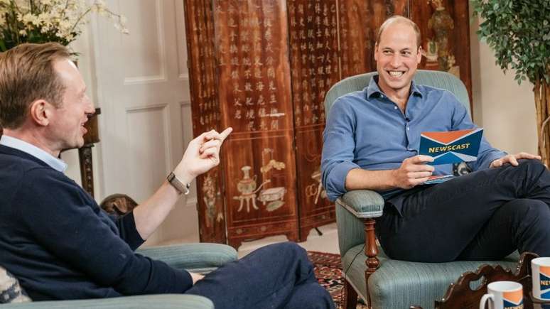 O jornalista Adam Fleming, da BBC, entrevistou o príncipe William para o programa Newscast