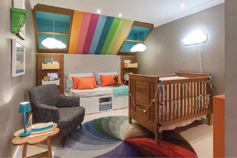 7. Decoração de quarto de bebê unissex colorido – Foto: Quartos Etc