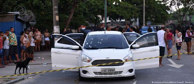 O carro de Evaldo baleado após a ação militar em Guadalupe, na Zona Norte do Rio