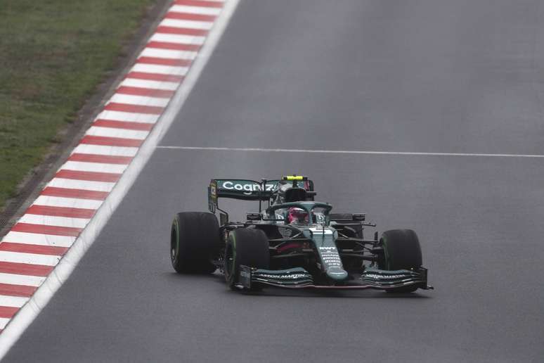 Sebastian Vettel largou na 10ª colocação no GP da Turquia, mas terminou apenas em 18º lugar 