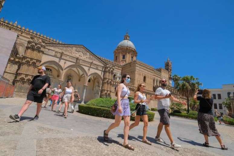 Movimentação no centro de Palermo, capital da Sicília