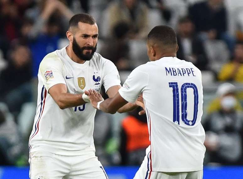 Benzema e Mbappé em partida da seleção francesa
07/10/2021
REUTERS/Massimo Pinca
