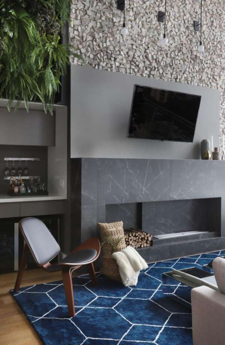 43. Lareira de mármore cinza absoluto na sala de estar contemporânea – Foto Inside Arquitetura e Design