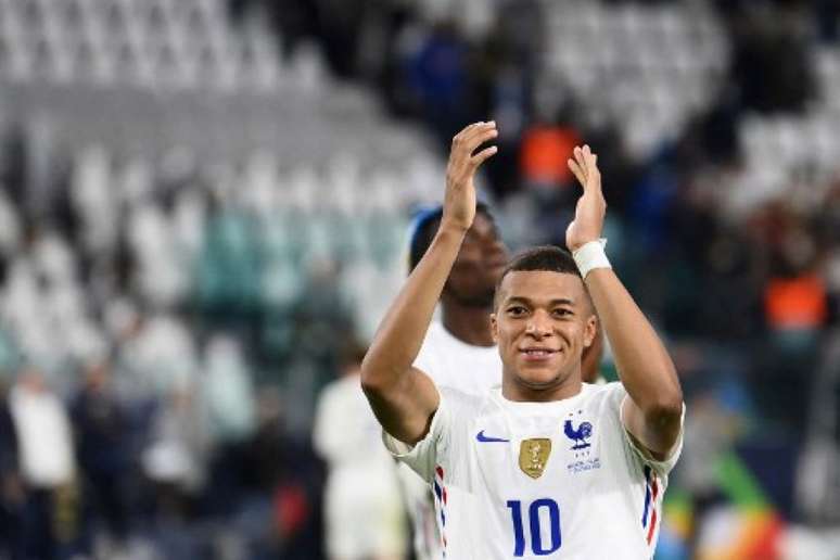 PSG segue buscando acordo para renovação de Mbappé (Foto: FRANCK FIFE / AFP)