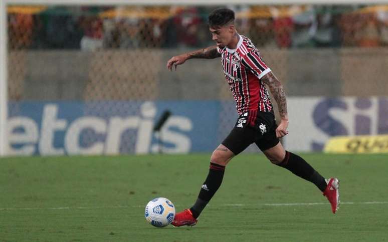 Rigoni teve detectado um pequeno estiramento na coxa e desfalcará o São Paulo (Foto: Rubens Chiri/saopaulofc.net)