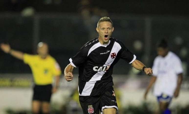 Marlone teve grande atuação na última vitória do Vasco sobre o Coritiba, em 2013 (Foto: Divulgação/Vasco)