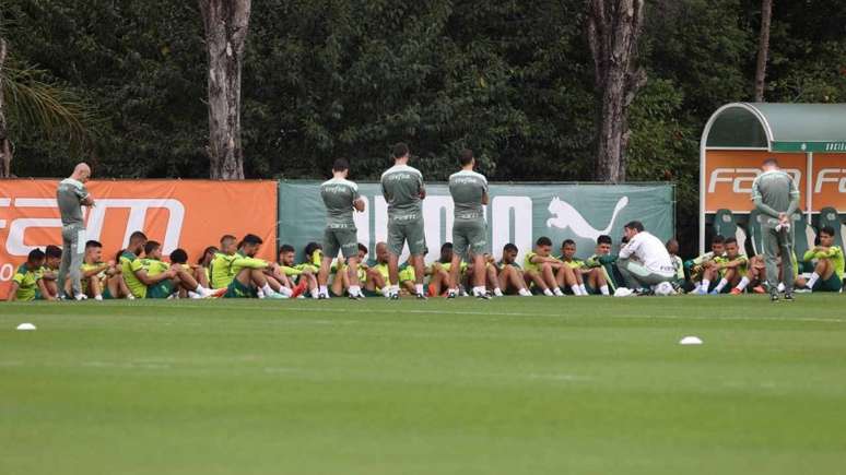 Abel reuniu os jogadores na Academia de Futebol para uma conversa (Foto: Cesar Greco/Palmeiras)