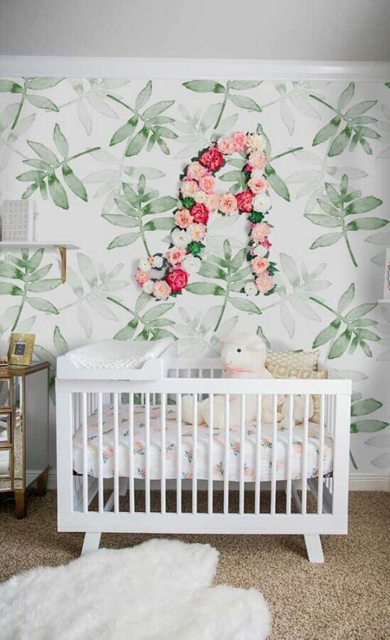 43. Papel de parede delicado para decoração de quarto de bebê unissex branco – Foto: Decor Fácil