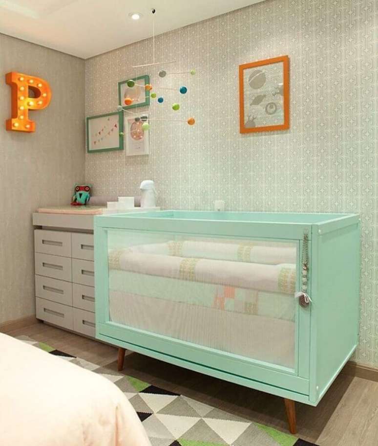 49. Papel de parede para quarto de beb&ecirc; unissex decorado com ber&ccedil;o verde pastel &ndash; Foto: Home Fashion Trend