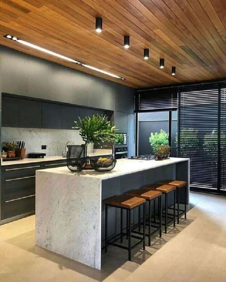 65. Tons de cinza para decoração de cozinha de luxo moderna com ilha de mármore – Foto: Futurist Architecture