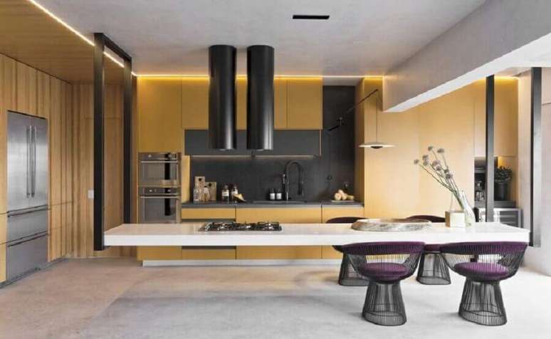 6. Decoração de cozinha de luxo moderna amarela – Foto: Diego Revollo