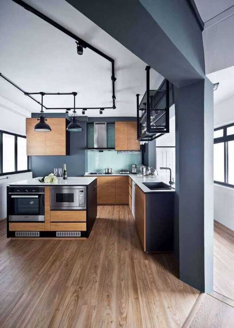 44. Decoração estilo industrial para cozinha de luxo moderna – Foto: Houzz