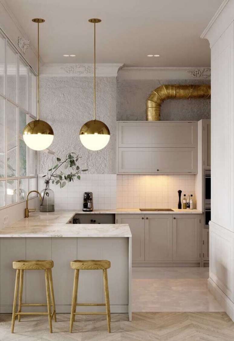 58. Lumin&aacute;ria redonda dourada para decora&ccedil;&atilde;o de cozinha planejada de luxo &ndash; Foto: Behance