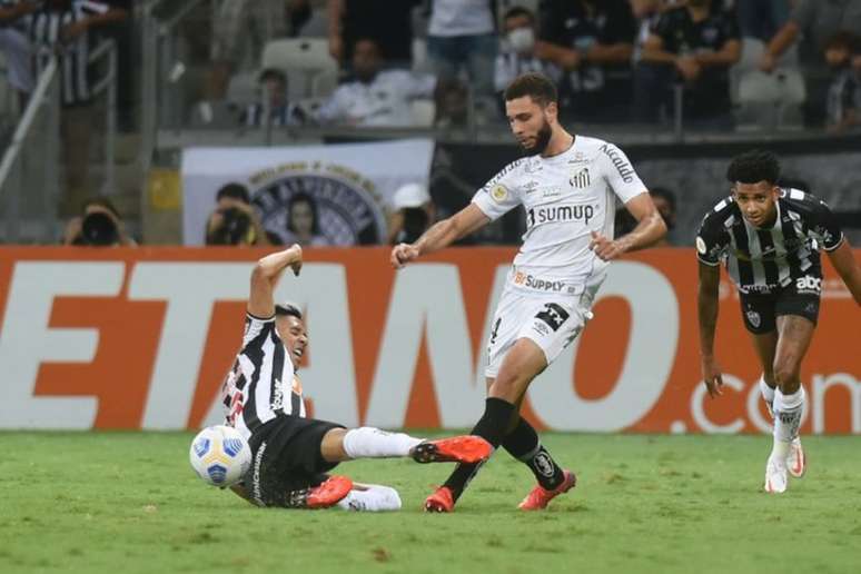 O dirigente Rubro Negro pediu que o Galo fosse punido pelo STJD por supostos incidentes no duelo contra o Santos- (Foto: Ivan Storti/Santos FC)