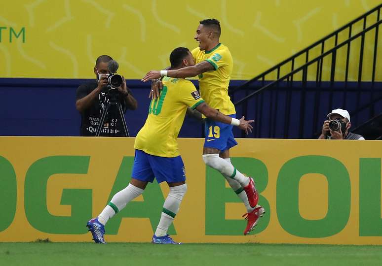 Com show de Neymar e Raphinha, Seleção atropela Uruguai em Manaus