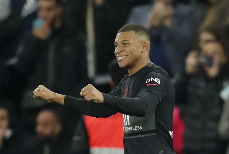 Sem Messi e Neymar, líder PSG sofre, mas vence o Angers