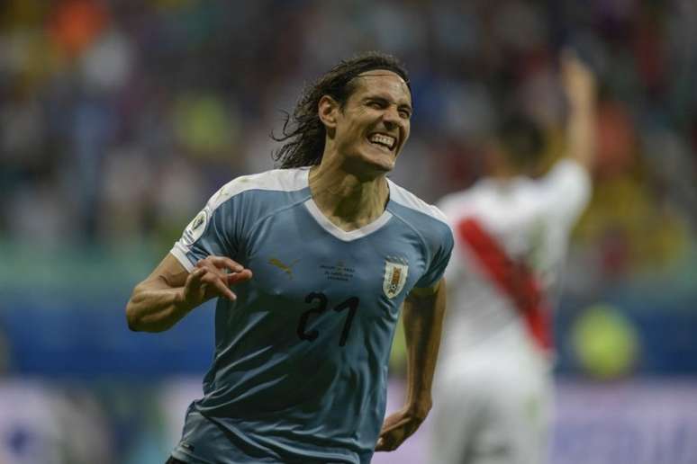 Cavani é titular da Seleção Uruguaia (Foto: AFP)