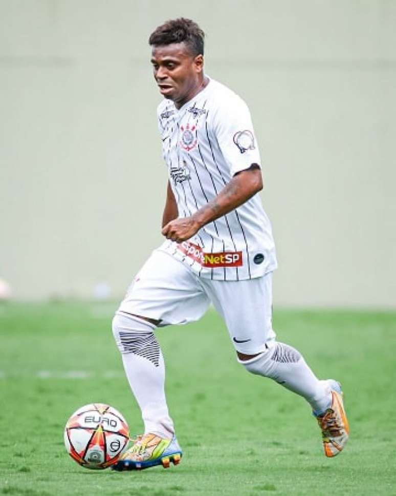 Edílson em ação pelo time do Corinthians no jogo contra o Bahia neste sábado (Foto: @caiohenrique/@wlegends10)