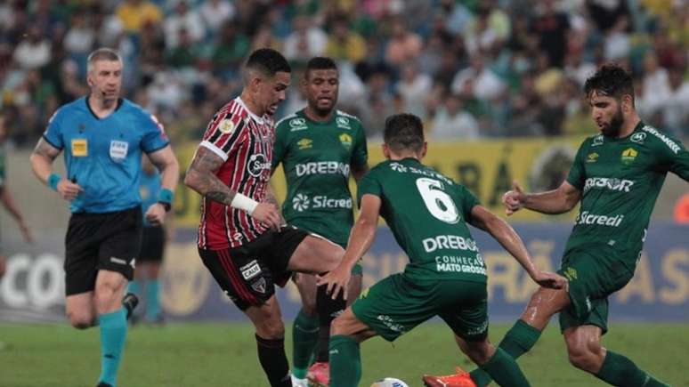 Luciano está entre os jogadores pendurados do São Paulo (Foto: Rubens Chiri / saopaulofc.net)