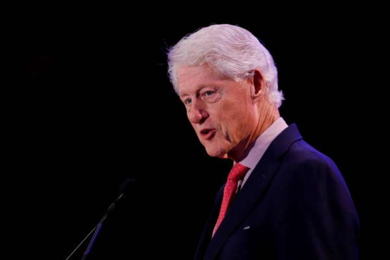 Clinton deixou hospital após cinco dias