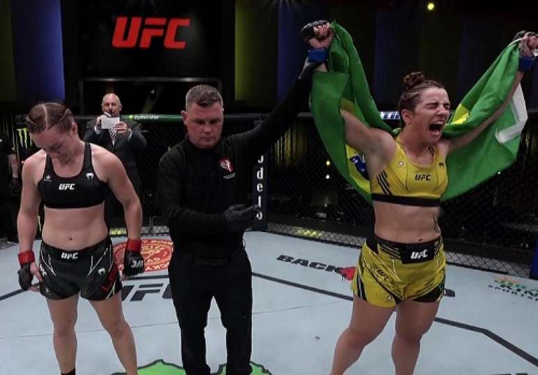 Brasileira Norma Dumont somou sua terceira vitória seguida no peso-pena feminino (Foto: Reprodução Twitter UFC)