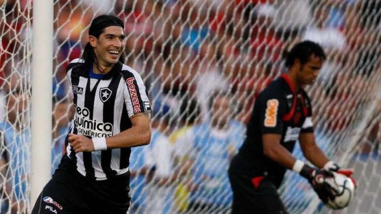 Loco Abreu foi campeão carioca pelo Botafogo em 2010 sobre o Flamengo (Foto: Divulgação / Botafogo)