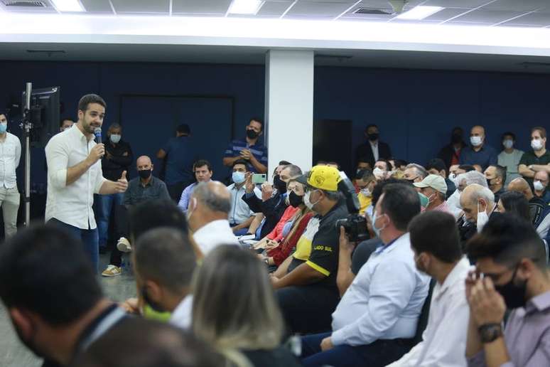 O governador do Rio Grande do Sul, Eduardo Leite, durante evento pelas prévias tucanas neste domingo, 17.