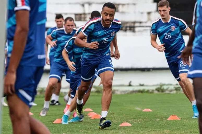 Rafael Castro em treino do Santa Cruz (Foto: Rafael Melo/Santa Cruz)