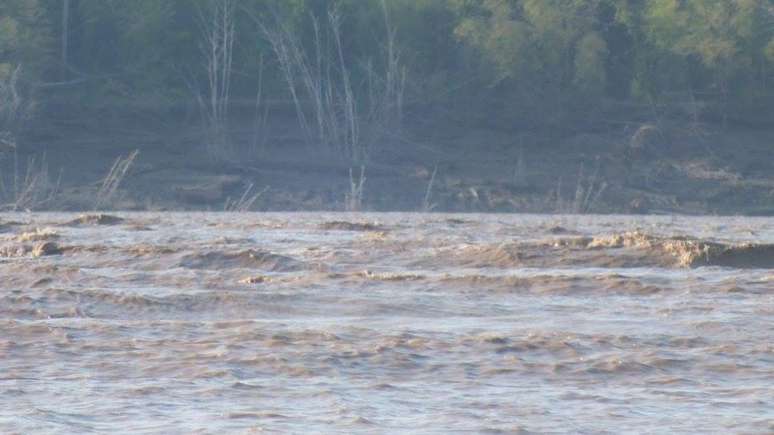 Pororoca em rio no Amapá; fenômeno deixou de ocorrer no rio Araguari