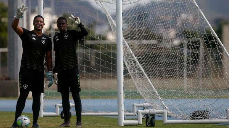 Diego Loureiro e Andrew pelo Botafogo (Foto: Vítor Silva/Botafogo)