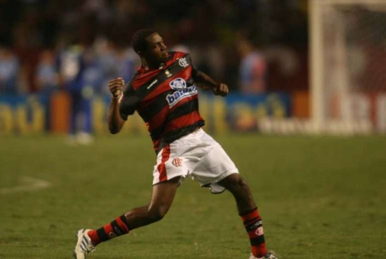 Renato Abreu foi um dos melhores cobradores de falta da história recente do Flamengo (Foto: Paulo Sergio/Lancepress!)